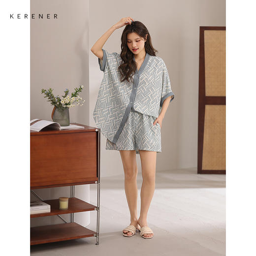 可人儿新款泡泡绵夏季女士短袖睡衣网红风带胸垫短裤家居服三件套 商品图3