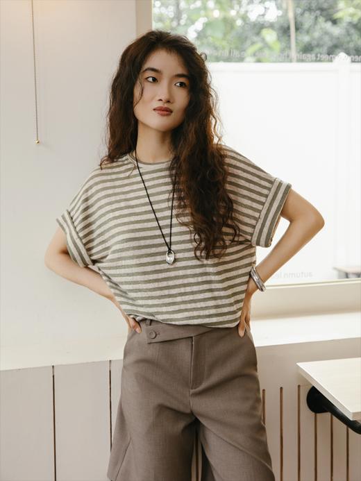 一片式薄款翻边袖撞色条纹上衣FCF2TEE080 商品图1