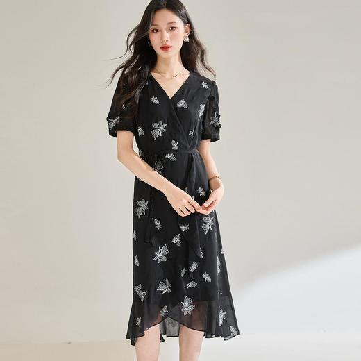 「高货sh」全新升级【铂金会员266/天猫359/差价93】(05823)洛诗琳法式气质刺绣连衣裙2025夏季新款V领收腰修身显裙子 商品图0