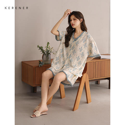 可人儿新款泡泡绵夏季女士短袖睡衣网红风带胸垫短裤家居服三件套 商品图3