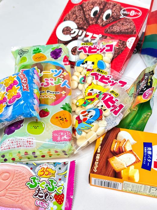 【基础/豪华版】六一儿童节限定零食大礼袋鱼型夹心饼干蒟蒻果冻diy手工糖食玩棒棒冰小馒头多种进口小零食 商品图3