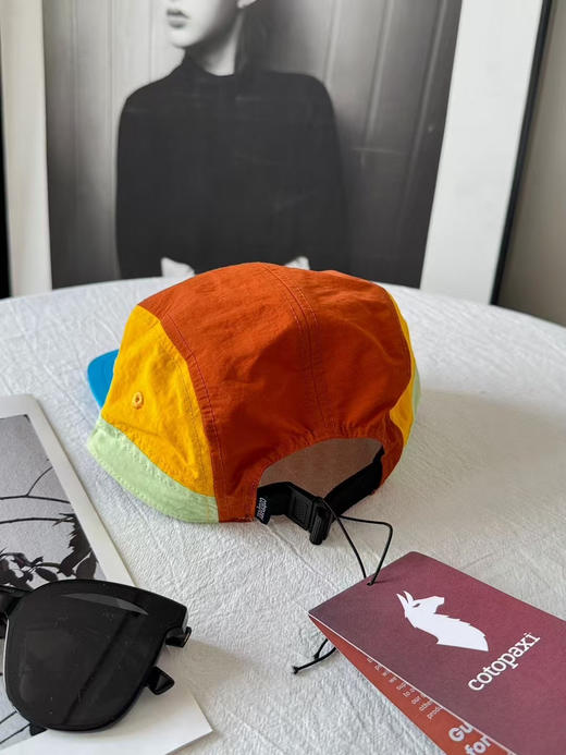 原单正品 Cotopaxi|美洲羊驼拼色速干帽 日本东京旗舰店有售！快干防水，头围可调尺寸-帽檐长7cm/帽围可调节~
蓝色/紫色
飞机盒+原版密封袋包装
代购900 商品图4