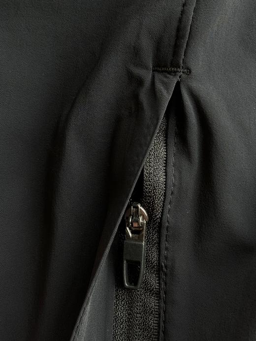 点此购买 始祖鸟Arcteryx Squamish男女款防晒轻薄连帽夹克 LL 319521 商品图14