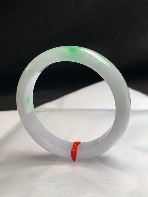 620035，54.7圈口，飘绿正圈平安镯，白底飘绿，整体清爽 商品图2