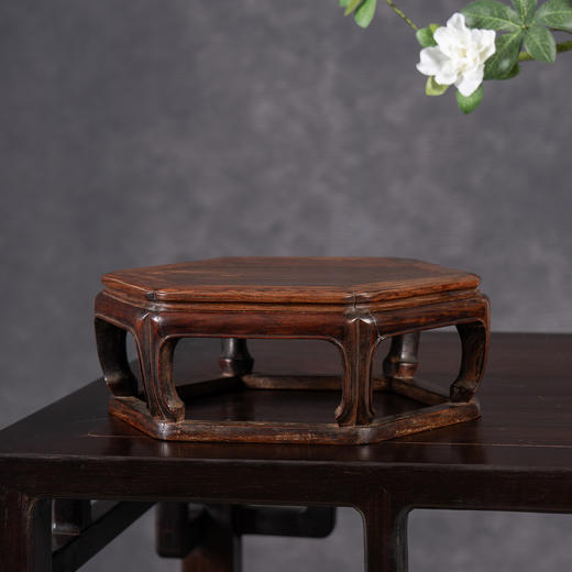 清早期	黄花梨束腰带托泥六角形器座 商品图0