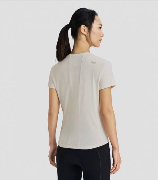 点此购买 迪桑特夏季箭头女士速干短袖T恤 BK 319532 商品图10