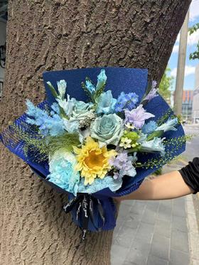 「午夜蓝」向日葵芍药等混搭花束