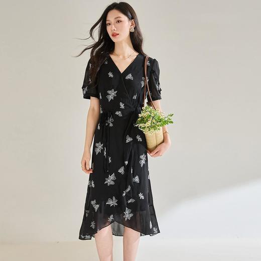 「高货sh」全新升级【铂金会员266/天猫359/差价93】(05823)洛诗琳法式气质刺绣连衣裙2025夏季新款V领收腰修身显裙子 商品图1