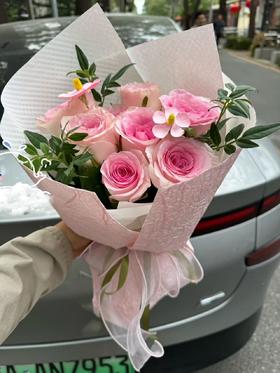 粉色系玫瑰花束