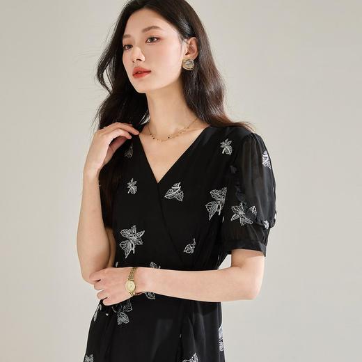 「高货sh」全新升级【铂金会员266/天猫359/差价93】(05823)洛诗琳法式气质刺绣连衣裙2025夏季新款V领收腰修身显裙子 商品图2