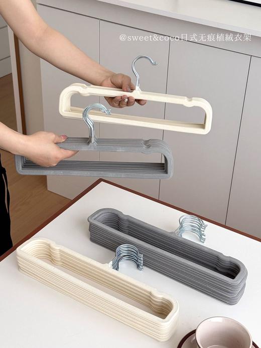 【sweet&coco日式无痕植绒衣架】衣柜立马变高大上❤质感植绒表层，就连挂真丝都不会掉!干湿两用，毛绒绒的质感，高级感满满 节省空间!可360°旋转，衣柜收纳好帮手 商品图0