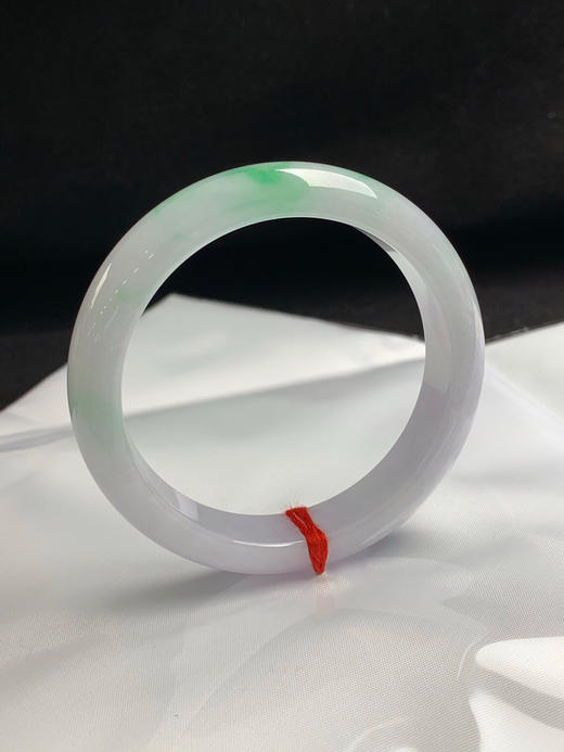 620035，54.7圈口，飘绿正圈平安镯，白底飘绿，整体清爽 商品图1