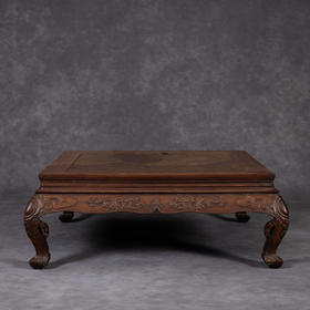清中期	红木镶瘿木束腰三弯腿螭龙纹炕桌