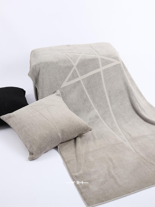 Rick Owens | 珍珠色沙滩抱枕 商品图4