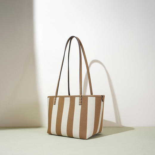 【预售3天】2025年新款高级条纹休闲单肩托特包大容量小众设计感时尚旅行包YQ3636 商品图1