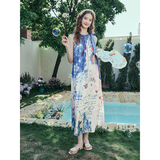 两三事 深海花沫 2025夏季新款度假风绑带领印花无袖背心裙连衣裙 商品图3