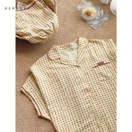 可人儿小众设计师新款泡泡绵女士睡衣夏季短袖可外出家居服三件套 商品图3