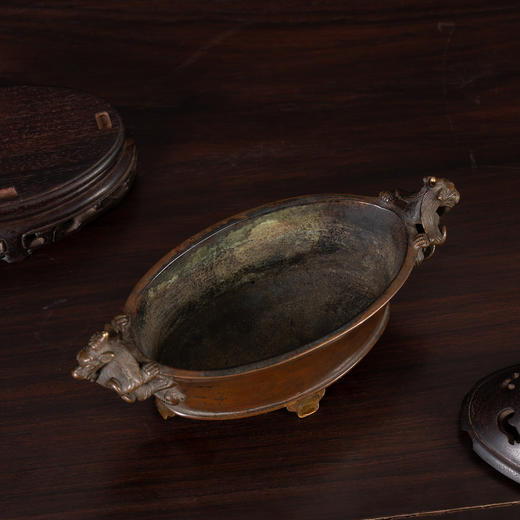 清	铜螭龙耳四足椭圆形香炉（紫檀盖座） 商品图3