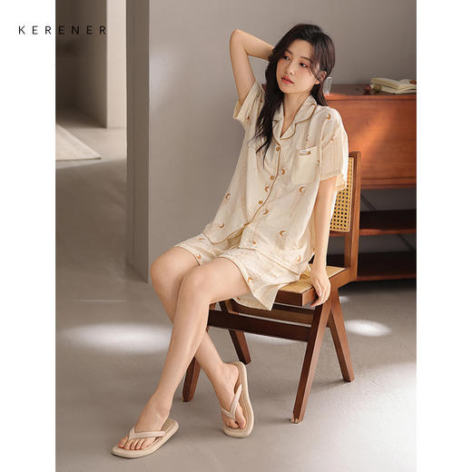 可人儿新款泡泡绵夏季女士短袖睡衣网红风带胸垫短裤家居服三件套 商品图3