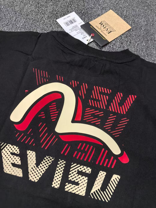 原单正品 EVISU男款T恤 印花纯棉圆领潮流时尚休闲百搭短袖 上身舒适 100%全棉
产地 柬埔寨 尺码 M/16   L/8 XL/39 商品图6
