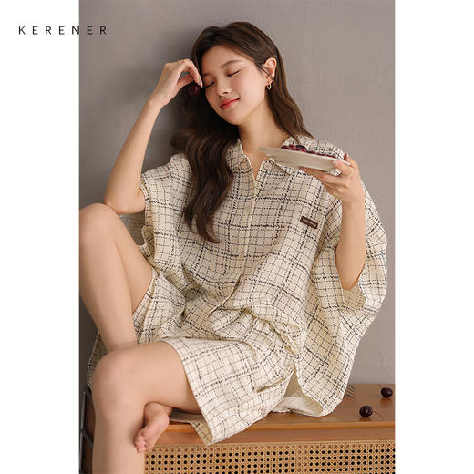 可人儿新款泡泡绵夏季女士短袖睡衣网红风带胸垫短裤家居服三件套 商品图2