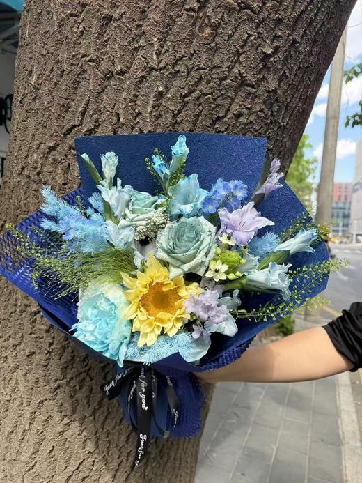 「午夜蓝」向日葵芍药等混搭花束 商品图1