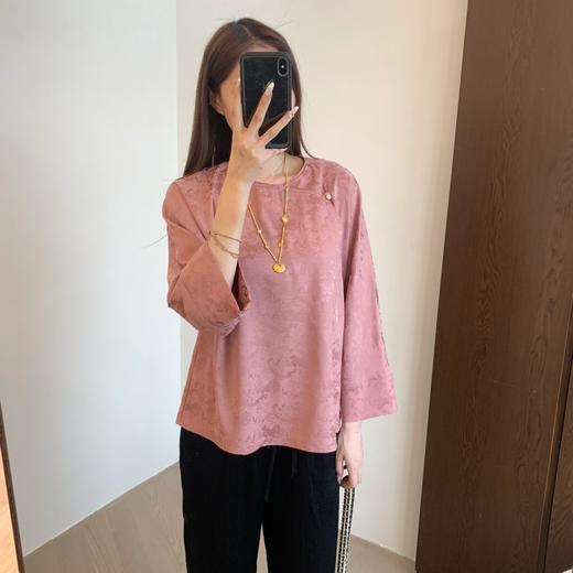 新款国风新中式提花垂顺缎面八分袖美妙衫 商品图3