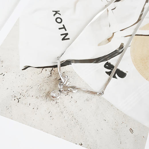 【天然正品】PT900铂金时尚设计款约0.30克拉钻石吊坠项链女士现售价：3880！160525NJM29 商品图3