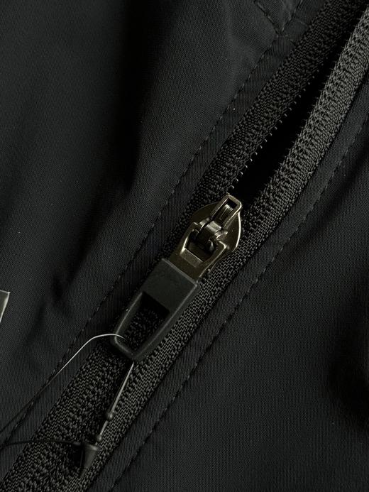 点此购买 始祖鸟Arcteryx Squamish男女款防晒轻薄连帽夹克 LL 319521 商品图11