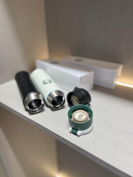 原单正品星巴克保温杯来了
夏天用超级合适，可以放冰块🧊喝上冰咖啡~

480ml保温杯两个颜色 只有这一批 商品图3