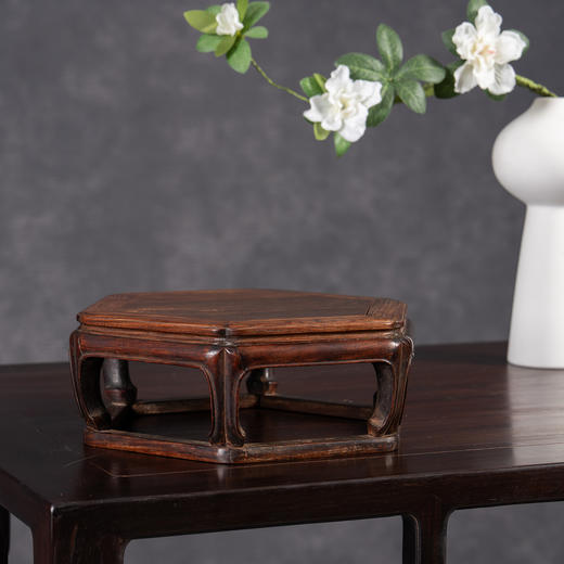 清早期	黄花梨束腰带托泥六角形器座 商品图1