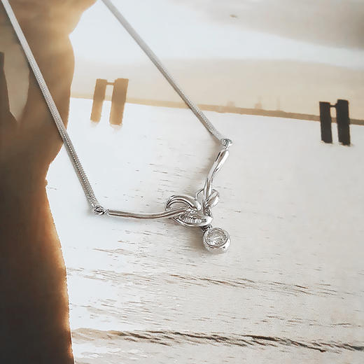 【天然正品】PT900铂金时尚设计款约0.30克拉钻石吊坠项链女士现售价：3880！160525NJM29 商品图2