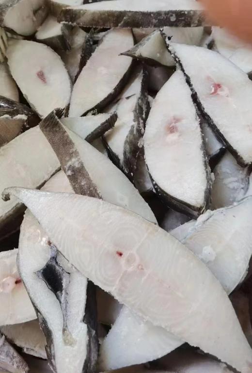 鳕鱼肉质白细鲜嫩，厚实刺少，富含优质蛋白，是名副其实的低脂高蛋白食物，非常适合给老人和孩子补充营养活冻 商品图0