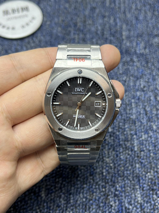 IWC万国工程师系列 男士腕表
机芯：搭载进口西铁城 商品图1