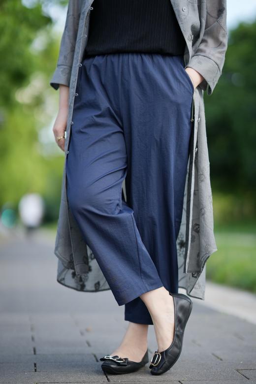 现货【功能性夏裤】❤️免烫不易皱，有弹力，耐摩擦，不易起球，不褪色🌱简约透气、9.5分裤长，不拖沓、穿着利落！面料有弹，版型宽松，行动自由无负担。48小时发货 商品图3