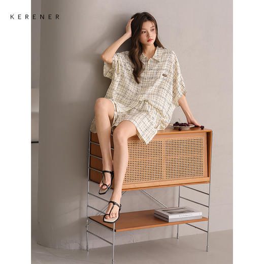 可人儿新款泡泡绵夏季女士短袖睡衣网红风带胸垫短裤家居服三件套 商品图3