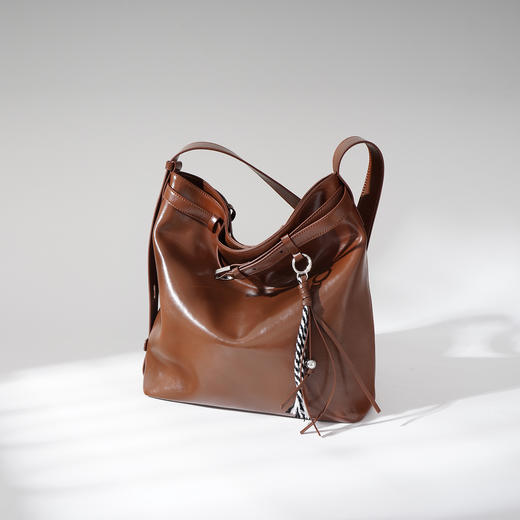 【预售3天】小众高级美拉德多功能斜挎包女式2025年复古单肩包大容量包X9223 商品图1