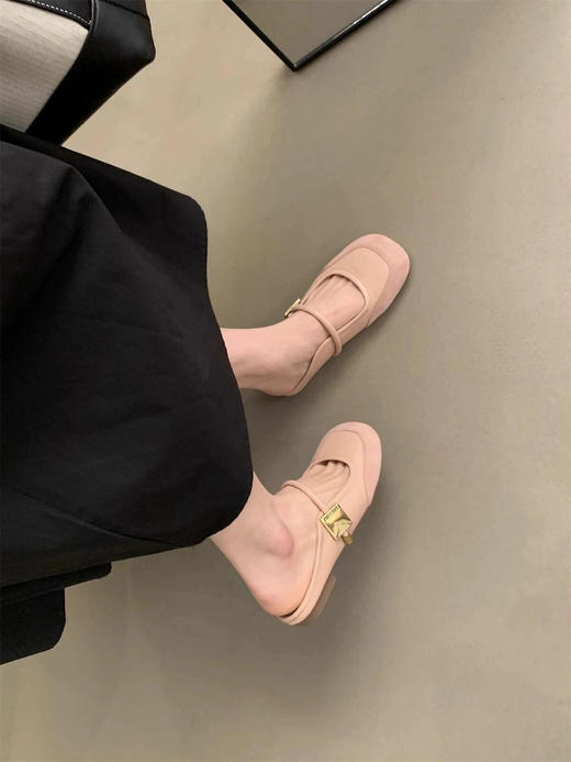 【miu风玛丽珍芭蕾半拖拖鞋】法式单鞋包头外穿半拖，颜值好惊艳，上脚软软的 全网爆炸火的包头半拖，上脚超方便包头设计不露趾，鞋底特别软显腿细、显高显瘦、质感满满 商品图1