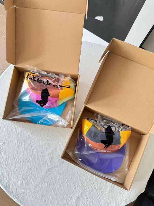 原单正品 Cotopaxi|美洲羊驼拼色速干帽 日本东京旗舰店有售！快干防水，头围可调尺寸-帽檐长7cm/帽围可调节~
蓝色/紫色
飞机盒+原版密封袋包装
代购900 商品图1