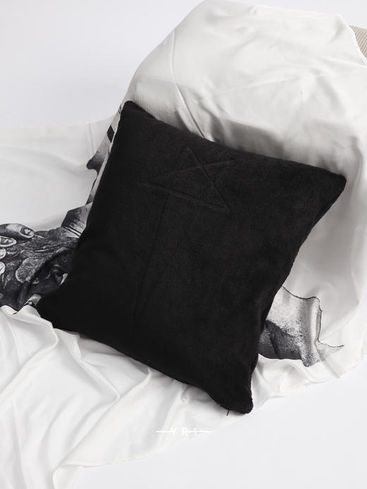 Rick Owens | 黑色沙滩抱枕 商品图3