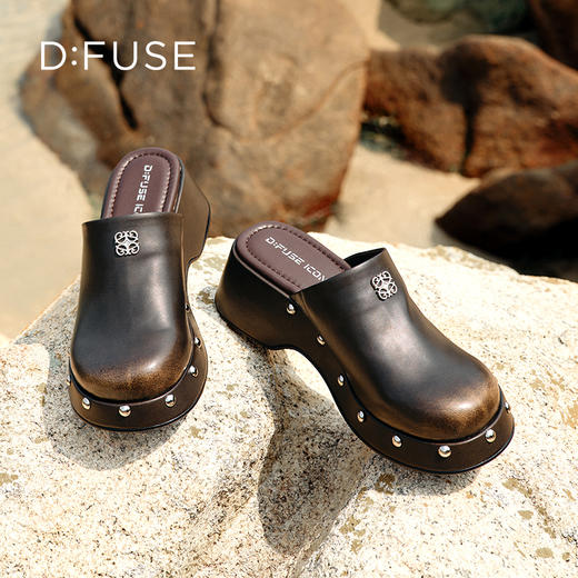 Dfuse迪芙斯2025秋季新款圆头铆钉坡跟凉拖鞋时尚厚底包头穆勒鞋DFD3110025 商品图4