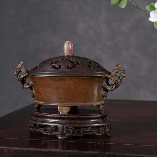 清	铜螭龙耳四足椭圆形香炉（紫檀盖座） 商品图0