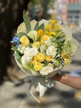 「花色系」玫瑰跳舞兰等混搭花束