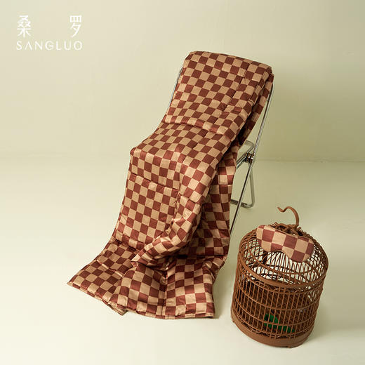 居家必备』桑罗摩卡棋盘印花格纹抱枕被纯净桑蚕丝柔软舒适 商品图2