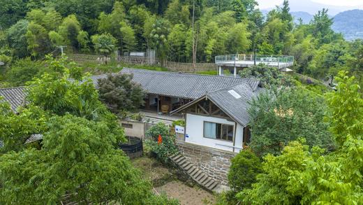 【青城山-001号院】3房/4房温泉私汤院子，川西小院，看云海，带暖气、避暑、儿童游玩室（秋千/海洋球池等）SX 商品图0