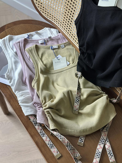 现货 THS-限时 B家 女士 U型领优雅背心 侧边经典格纹带 4色 BY604 商品图6