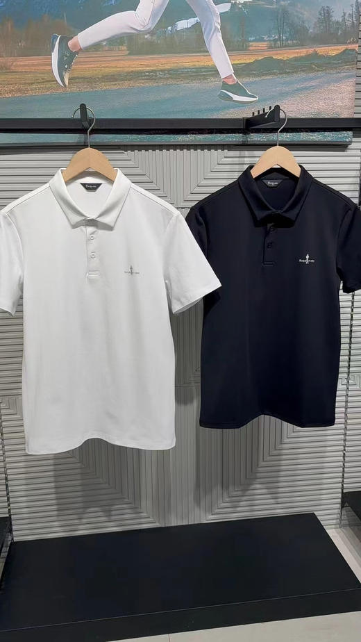 正品比音勒芬25夏季新款轻商务翻领polo衫

科技的面料，专业的加持，透气抗皱，

立体裁剪，修饰身形，商务运动自如切换，

黑，白两色，尺码m-3xl

原价2000➕ 商品图0