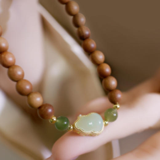 【优雅新中式系列】BAOFANDI宝梵迪新中式系列和田玉檀香木手链【礼袋+礼盒+保养卡+证书】 商品图3