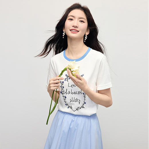 【专属特价】熙世界花卉刺绣正肩T恤女短袖2025夏日新款撞色圆领chic别致上衣 商品图2