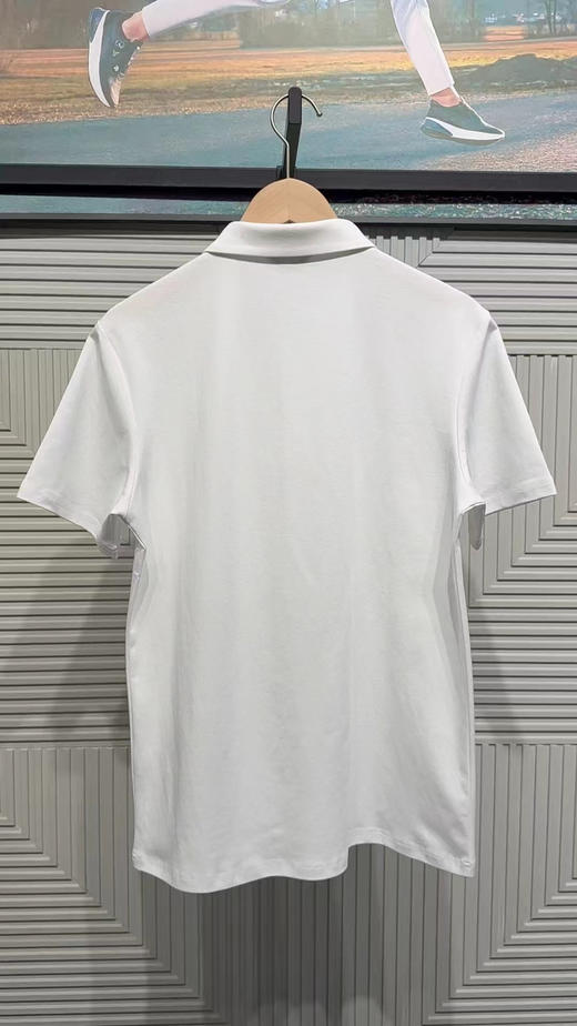 正品比音勒芬25夏季新款轻商务翻领polo衫

科技的面料，专业的加持，透气抗皱，

立体裁剪，修饰身形，商务运动自如切换，

黑，白两色，尺码m-3xl

原价2000➕ 商品图5